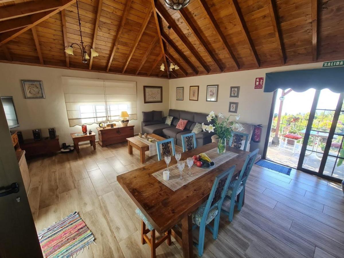 Casa Rosales With Pool & Wifi Holiday home
